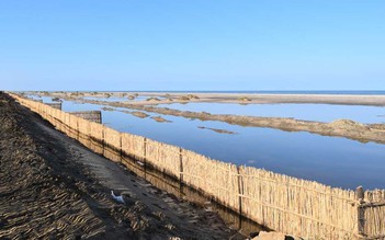 Ai Cập dựng hàng rào cát ngăn lũ từ biển