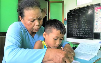 Lớp học tình thương của cô giáo nghèo người Khmer