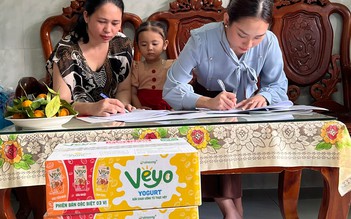 Hoa hậu Mai Phương bảo trợ trẻ mồ côi do đại dịch Covid-19