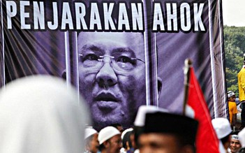 Thị trưởng Jakarta bị thẩm vấn với cáo buộc báng bổ Hồi giáo