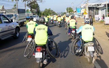 Những 'người hùng' thầm lặng trên đường đua