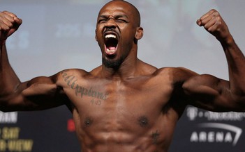 Nhà vô địch UFC Jon Jones xuống đường dẹp loạn