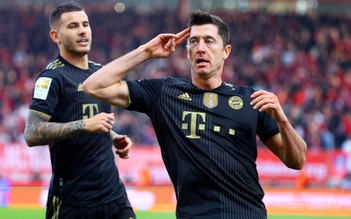 Kết quả vòng 10 Bundesliga: Tiếp tục lập cú đúp, Lewandowski giúp 'Hùm xám' giữ ngôi đầu