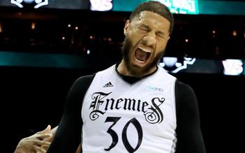 Cựu cầu thủ NBA Royce White ra mắt võ đài MMA