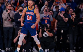 Stephen Curry chính thức đi vào lịch sử NBA