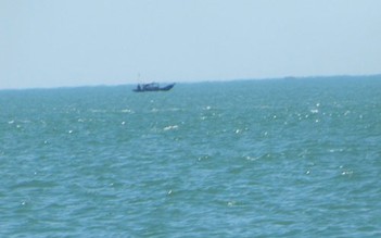 Tàu cá hỏng máy, 4 ngư dân đang trôi dạt trên vùng biển Dung Quất