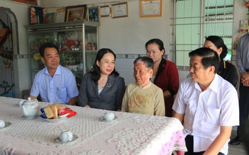 Phó chủ tịch nước Võ Thị Ánh Xuân thăm gia đình chính sách tại tỉnh Vĩnh Long