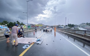 Vĩnh Long: Xe ô tô va chạm xe máy giữa cầu, 1 người tử vong tại chỗ