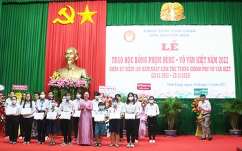 Trao học bổng cho hơn 270 học sinh, sinh viên tỉnh Vĩnh Long