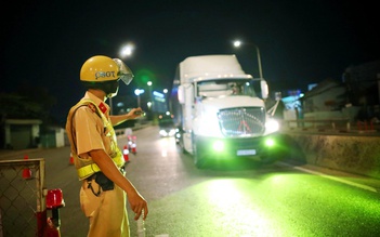 Chốt kiểm soát dịch Covid-19 tại cửa ngõ TP.HCM: Test nhanh 4 trường hợp