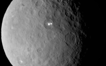 Phát hiện đốm sáng bí ẩn trên tiểu hành tinh Ceres
