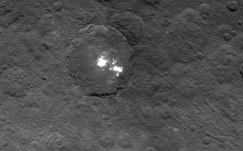 Cận cảnh đốm sáng bí ẩn trên tiểu hành tinh Ceres