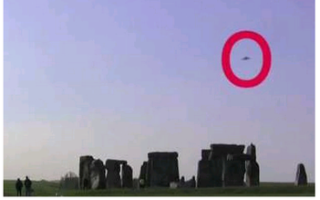 UFO xuất hiện tại di tích Stonehenge ở Anh?