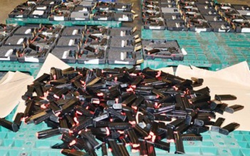 Mở rộng điều tra vụ gửi lô hàng 94 súng ngắn về VN