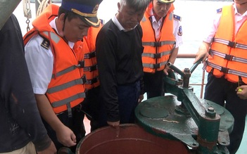 Tạm giữ tàu nước ngoài vào lãnh hải VN bán dầu lậu