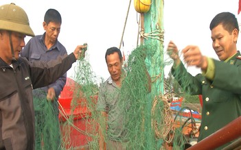 Ngư dân 'tố' tàu cá Trung Quốc vây quanh phá ngư lưới cụ