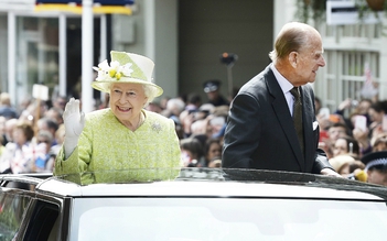 Nữ hoàng Elizabeth II và sự đảm bảo cho thể chế