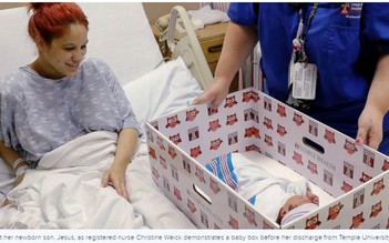 Bệnh viện ở Mỹ dùng hộp giấy thay nôi cho trẻ sơ sinh