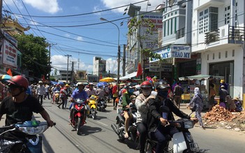 Thành viên tổ kiểm tra... làm thêm ngoài giờ tại phòng khám