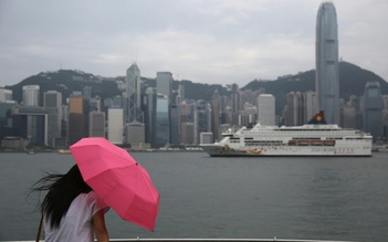 Hủy hàng trăm chuyến bay ở Hồng Kông vì bão