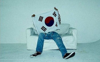 Đến lượt G-Dragon nhận 'gạch đá' vì đăng ảnh 'nhạy cảm'