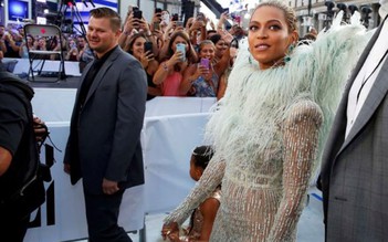 Fan Beyonce nổi đóa vì thần tượng trắng tay tại Emmy 2016