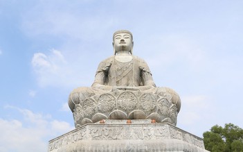 Leo núi Phật Tích ngắm tượng A-di-đà