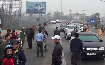 Dân lại chặn xe trên QL 1A phản đối thu phí ở Trạm Bến Thủy