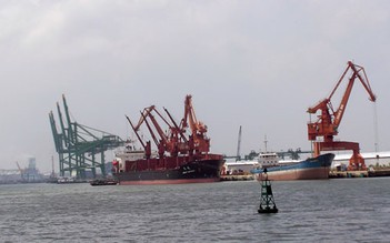 Việc thu phí qua cảng biển Hải Phòng gây nhiều ý kiến trái chiều