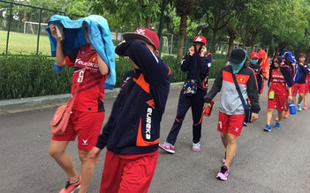 Các đội tuyển quốc gia chống chọi nắng nóng Hà Nội
