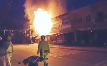 Đà Lạt: Cháy 3 căn nhà đối diện ga Trại Mát