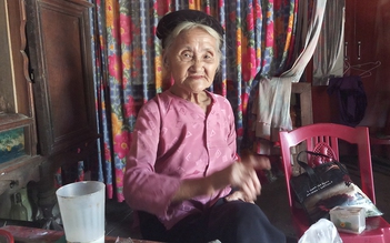 Xôn xao cụ bà U.90 tự trọng xin 'trả lại sổ hộ nghèo' suốt 2 năm