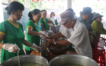 Đảng viên giữa đời thường: Bếp cơm nghĩa tình