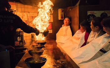 Thót tim ăn mỳ bốc cháy ở Kyoto, cố đô Nhật Bản