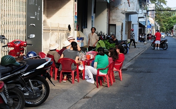Hết cách ly xã hội: Người Cần Thơ ngồi cà phê sau nhiều ngày quán đóng cửa