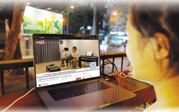 'Đãi' công chúng nghệ thuật online