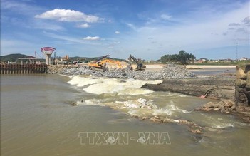 Vỡ đập tràn trên sông Lam gây thiếu nước nghiêm trọng
