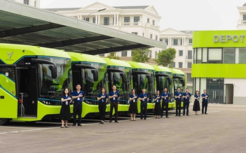 Xe buýt điện thông minh VinBus chính thức lăn bánh