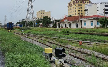 Đường sắt Sài Gòn mòn mỏi chờ nhà ga