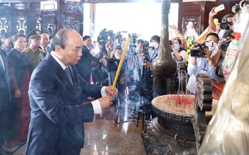 Chủ tịch nước dâng hương tưởng niệm Chủ tịch Hội đồng Bộ trưởng Phạm Hùng