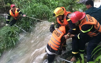 Hồi hộp giải cứu 23 thầy trò đi dã ngoại bị mưa lũ cô lập