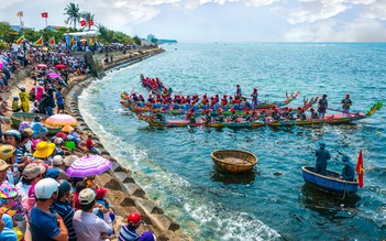 Hội đua thuyền tứ linh ở Lý Sơn