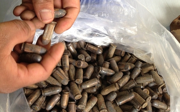 Đào đất, bất ngờ phát hiện 1.000 viên đạn của quân đội Mỹ