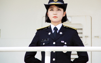 Tàu huấn luyện bảo vệ bờ biển Hàn Quốc thăm Đà Nẵng