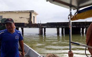 Tàu chở xăng dầu đâm nứt cầu cảng ở chân đèo Hải Vân