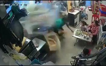 Đà Nẵng: Ô tô lao vào tiệm bánh mì, 3 phụ nữ, 2 trẻ em bị thương