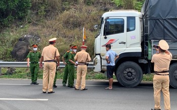 Đà Nẵng: Bắt xe tải chở rượu lậu trị giá gần 5 tỉ đồng