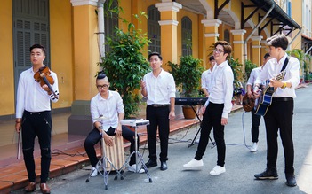 Bùi Anh Tuấn hát 'Bụi phấn', 'Người thầy'...trong sân trường Nguyễn Thị Minh Khai