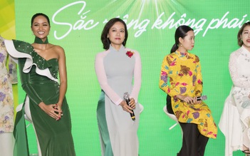 Những chiếc áo dài gắn với khoảnh khắc tỏa sáng của H'Hen Niê, Hồng Ánh