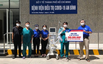 Nhà sách Phương Nam tặng máy thở, thiết bị phòng hộ cho nhân viên y tế